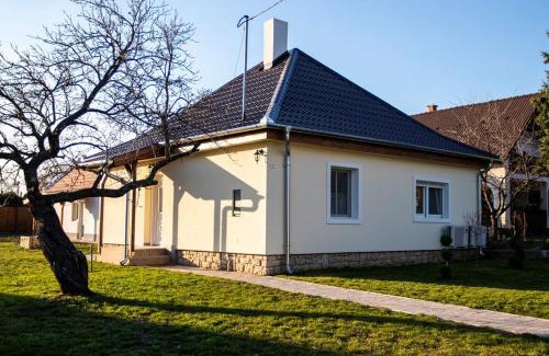 Vonyarcvashegy House | Amande House & Cottage