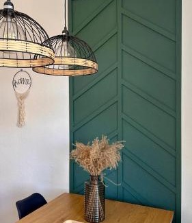 Lahr Apartment | AMAO Brown - City Center - 85 m2 - King-Size Bed - Private Parking - Storchenturm - bis 10 Pers 2Whg