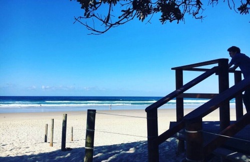 Ocean Shores House | Amaroo means "beautiful place", a cottage in tropical surrounds, close to beach.