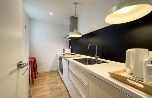 Sants Apartment | Amazing 4-bedroom apartment just minutes from downtown