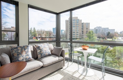 Foggy Bottom Apartment | Amazing 1BR in The Boathouse w/ Concierge + Gym