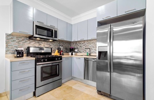 Washington Condo | Amazing 1BR1BA Condo with Balcony @ Great Location
