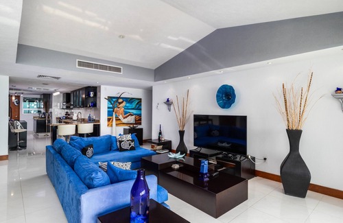 North Hotel Zone Condo | Amazing 2 or 3 Bedroom, Beach Front Condo, in 'Grand Venetian'