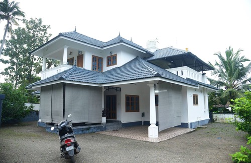 Kottayam House | Amazing 4-bedroom house with AC in vibrant in Near Kottayam Town