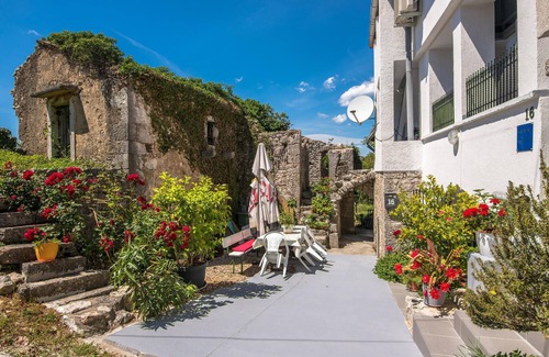 Polje Apartment | Amazing apartment in Zupanje with WiFi