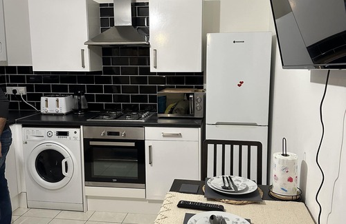 Hoe Street Apartment | Amazing Dream one bedroom apartment