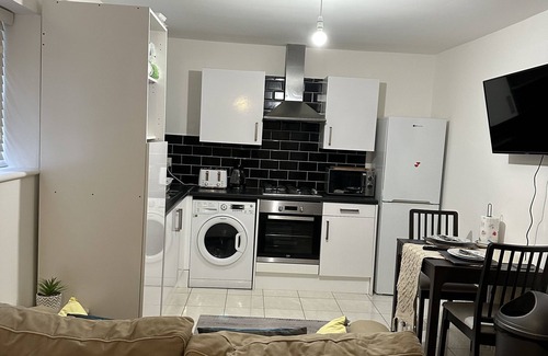 Hoe Street Apartment | Amazing Dream one bedroom apartment