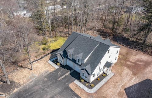 Maple Hill House | Amazing Entire Townhouse Sleeps 20 Group Favorite