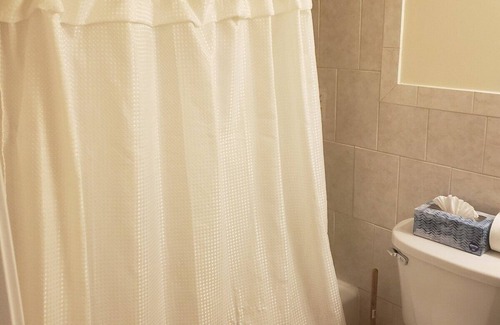 Annandale House | Amazing Escape - 2BD, 1BTH, Basement near DC