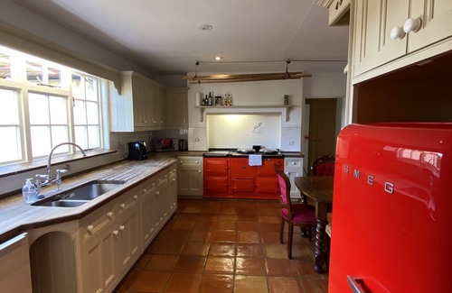 North Weald Other | Amazing Farmhouse only 21 miles from London with pool, hot tub, games room!