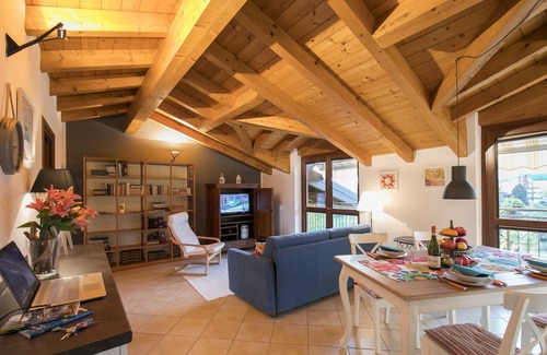 Cerro Apartment | Amazing Gaia Le Palme Pool, Laveno Mombello, Italy