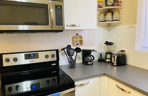 Gold Coast Condo | Amazing Ground Floor 2 BR Condo in Malmok close to Arashi Beach