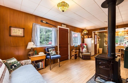 Julian Cabin | Amazing Historic Cabin Nestled In The Heart Of Julian Pets ok Quiet and secluded