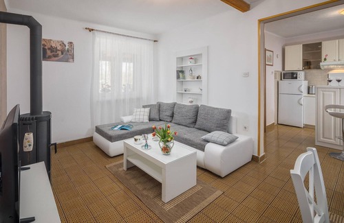 Sveta Nedelja House | Amazing home in Erzisce with jacuzzi