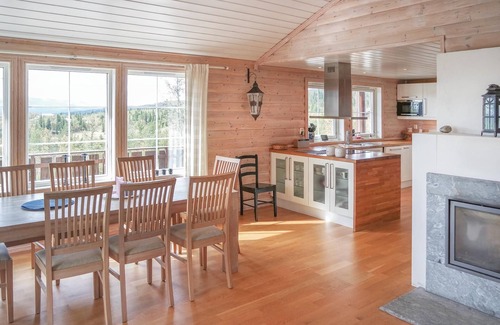 Al House | Amazing home in Hol with sauna