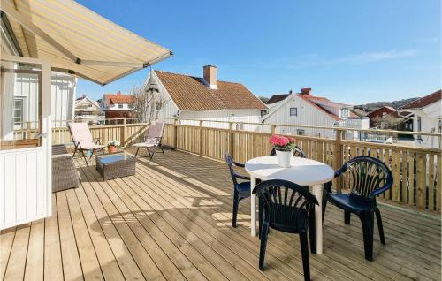 Kungshamn House | Amazing Home In Hovenäset With Kitchen