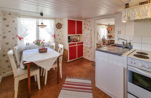 Kungshamn House | Amazing home in Hovenäset with kitchen