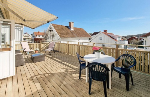 Kungshamn House | Amazing home in Hovenäset with kitchen