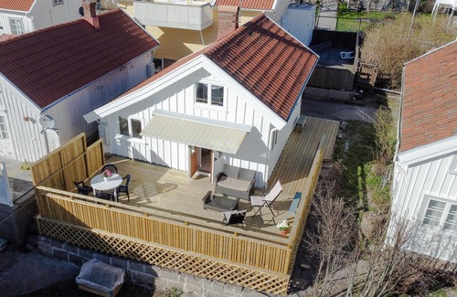 Kungshamn House | Amazing home in Hovenäset with kitchen