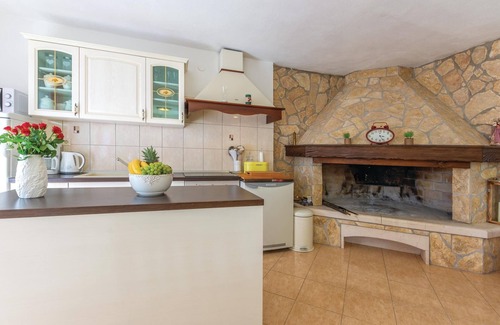 Sestanovac House | Amazing home in Katuni with kitchen