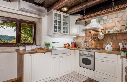 Klana House | Amazing home in Lisac with WiFi