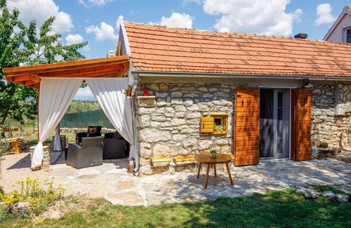 Oklaj House | Amazing home in Puljane