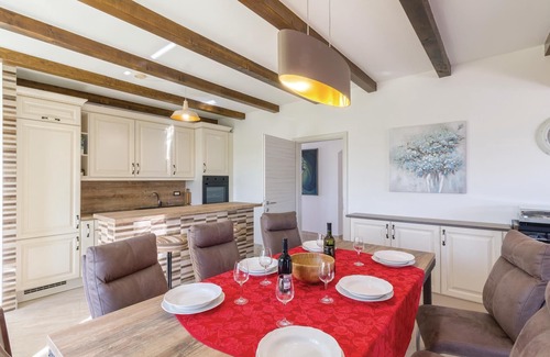 Ciritez House | Amazing home in Roc with WiFi