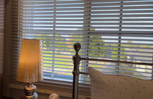 Bentleigh East House | Amazing location, clean gorgeous room FREE CONTINENTAL BREAKFAST AND TOILETRIES