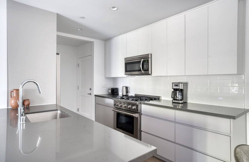 Sharon Heights Apartment | Amazing Menlo Park 1BR w/Gym, Pool & W/D, near Freeways, by Blueground