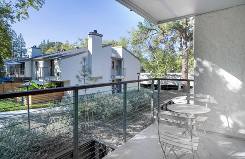 Sharon Heights Apartment | Amazing Menlo Park 1BR w/Gym, Pool & W/D, near Freeways, by Blueground