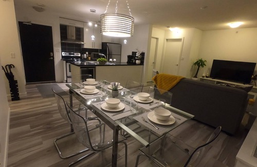 Crosstown Apartment | Amazing & Modern! Beautiful & Quiet View! Best location Downtown w/Free Parking