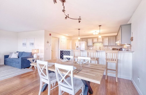 Long Beach Condo | AMAZING OCEAN VIEW, Pets Ok, Steps to Town and Beach (StayS)