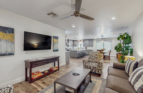 Arts District Condo | Amazing Old Town location above Grimaldi's Pizzeria - very walkable