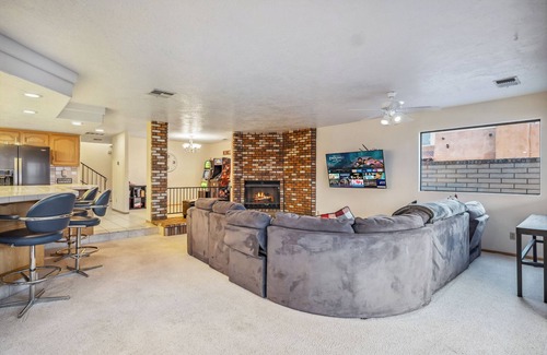 Bullhead City House | Amazing Riverfront home with dock, boat ramp, fire pit on the Colorado river.