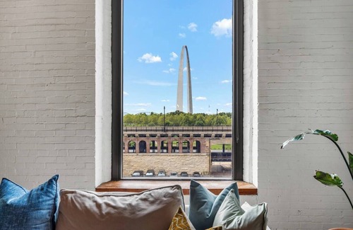 Mitchell Apartment | Amazing Riverfront Views - Steps from Arch