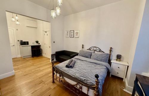 Hoe Street Apartment | Amazing Studio Apartment East London