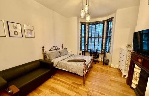 Hoe Street Apartment | Amazing Studio Apartment East London