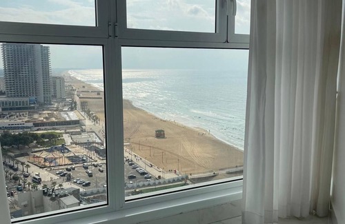 Bat Yam Apartment | Amazing suite on the sea-סוויטה מדהימה על הים