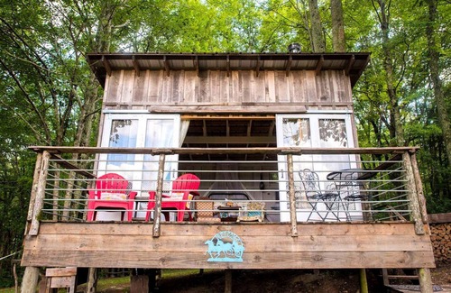 Grandview House | Amazing Tiny House Rental for Unique Romantic Getaways in Tennessee