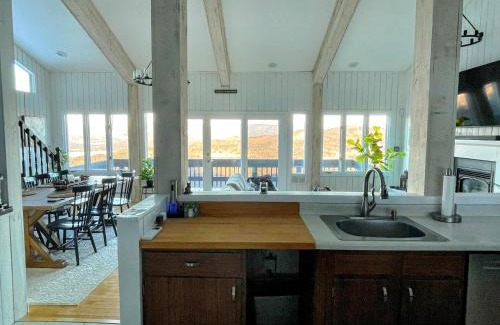 Campton House | Amazing View Retreat Home