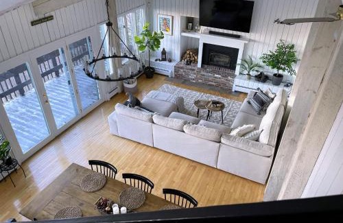 Campton House | Amazing View Retreat Home