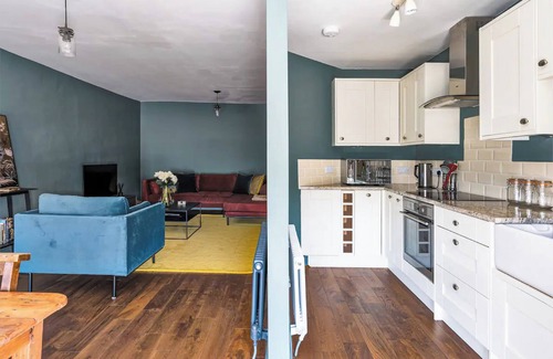 Oldham House | Amazing views and close proximity to Manchester