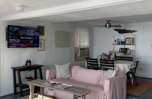 Redwood House | AMAZING VIEWS, DIRECT H20 ACCESS, 2 DOCKS, PRIVATE LANE, 30 MINS TO CANADA