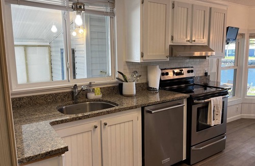 Signal Cove House | Amazing views! Fishing, kayaks, great restaurants. Well stocked-sparkling clean!