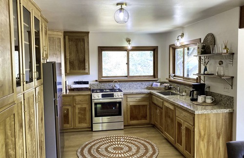 Tuolumne House | Amazing views, private, quite, clean. Snow/ski play 20 minute drive.