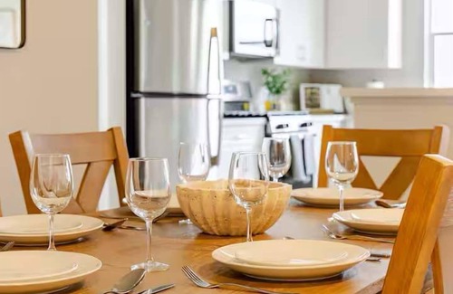 Sparks Apartment | Amazing Water View w/Jacuzzi & Sky Lounge