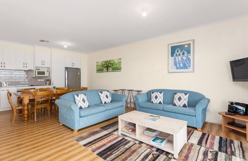 Aldinga Beach House | Amazing waterfront views 4 bedrooms 2 bathrooms NBNnDirect access to the beach