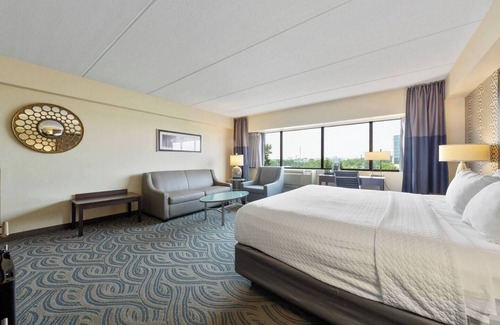 South Loop Hotel | Amenity Rich Spacious King Suite