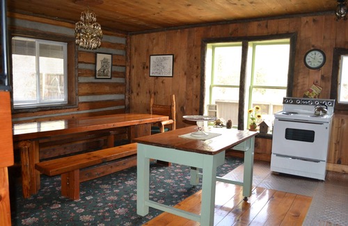 Naches Cabin | American Homestead Log Cabin with Gorgeous Scenic Views!
