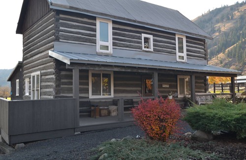 Naches Cabin | American Homestead Log Cabin with Gorgeous Scenic Views!